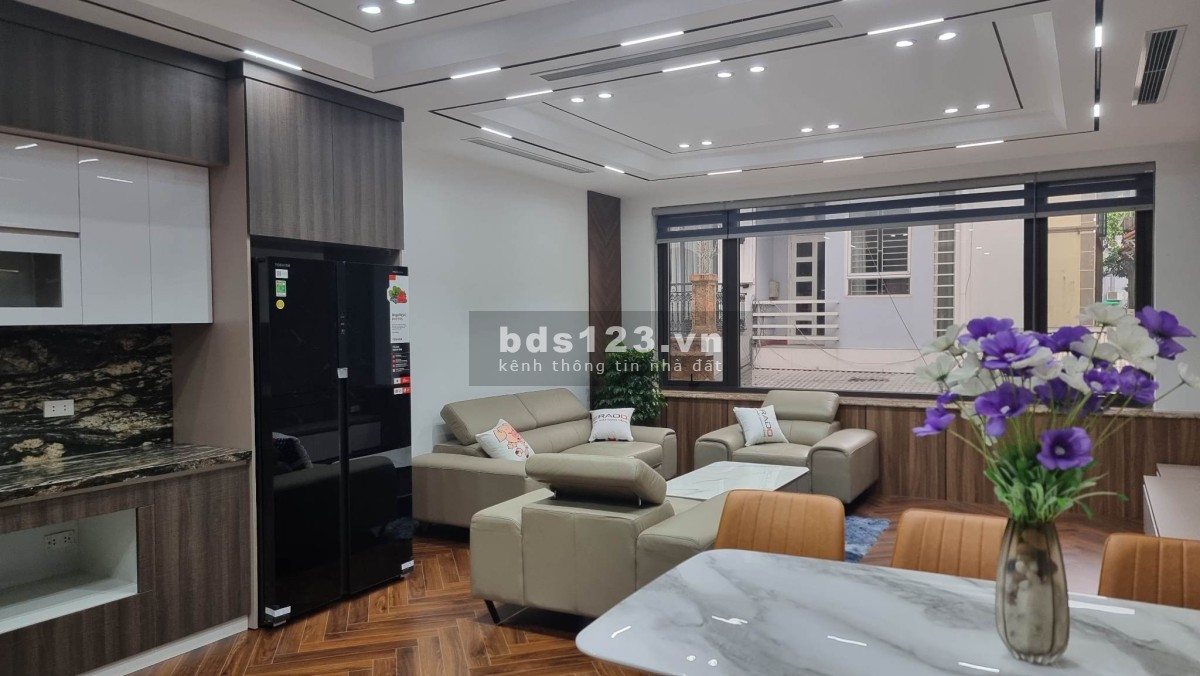 Bán nhà Phố Nguyễn Sơn gấp 75m2, nội thất sang xịn mịn, 5 tầng, giá hơn 10 tỷ