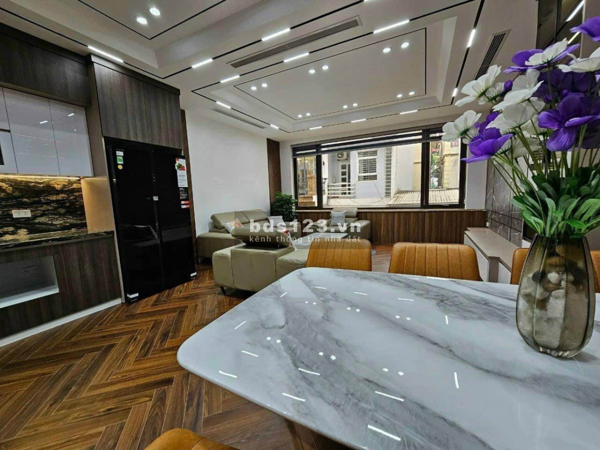 Bán nhà phố Nguyễn Văn Cừ gấp, xây nhiều tâm huyết gần 100m, 6 tầng, giá hơn 10 tỷ