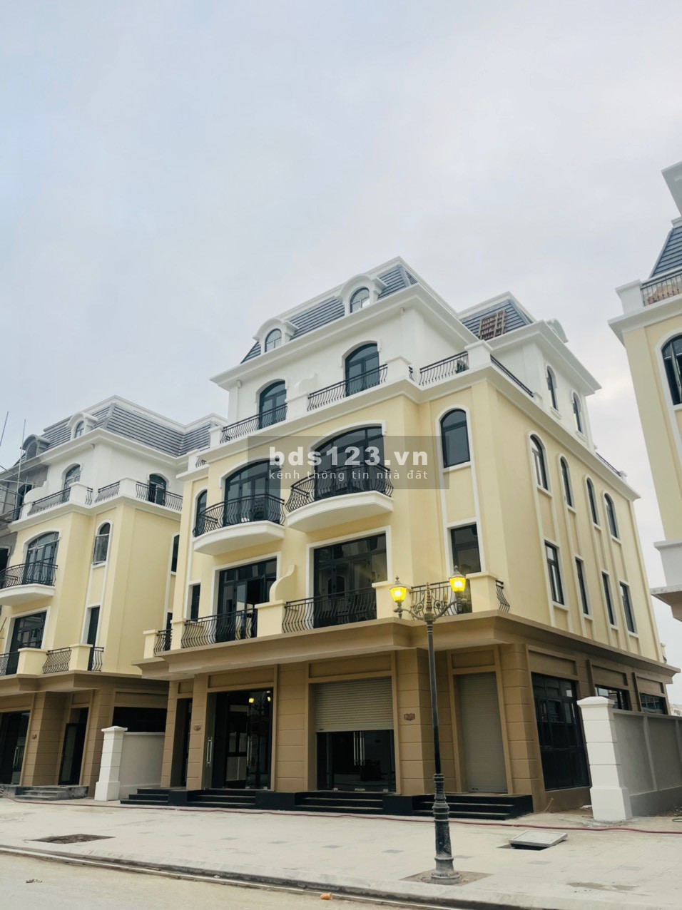 Độc quyền căn biệt thự song lập 2 mặt tiền view vườn hoa cực đẹp - Vinhomes Ocean Park 2 !