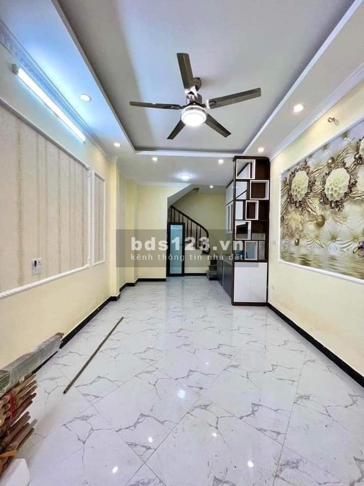 Bán nhà Chợ Khâm Thiên, Đống Đa 30m, 4 tầng, mặt tiền 3.2m, giá 3 tỷ.