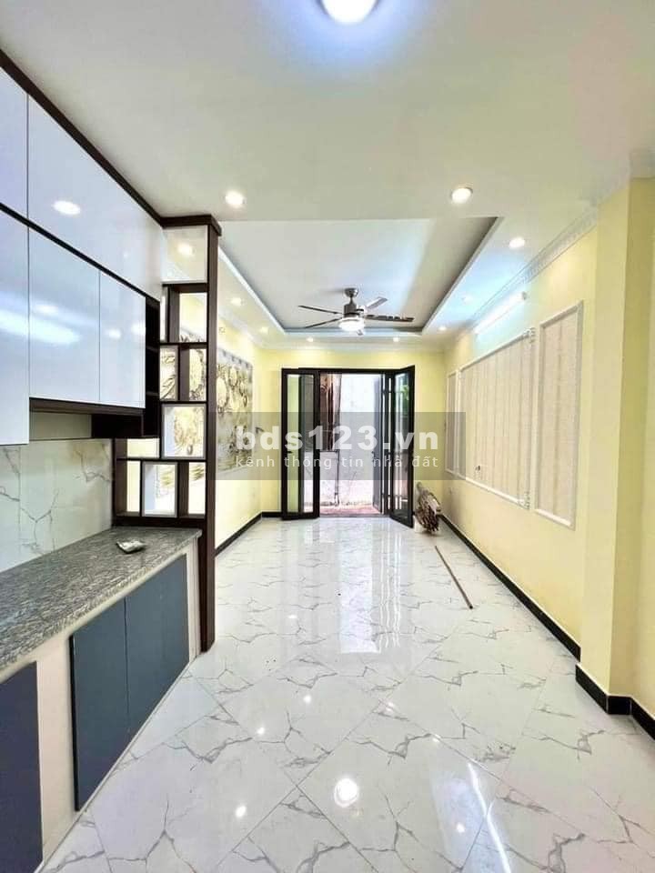 Bán nhà Chợ Khâm Thiên, Đống Đa 30m, 4 tầng, mặt tiền 3.2m, giá 3 tỷ.