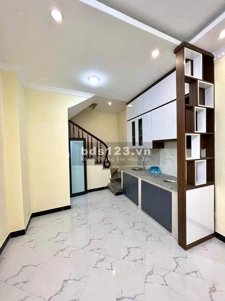 Bán nhà Chợ Khâm Thiên, Đống Đa 30m, 4 tầng, mặt tiền 3.2m, giá 3 tỷ.