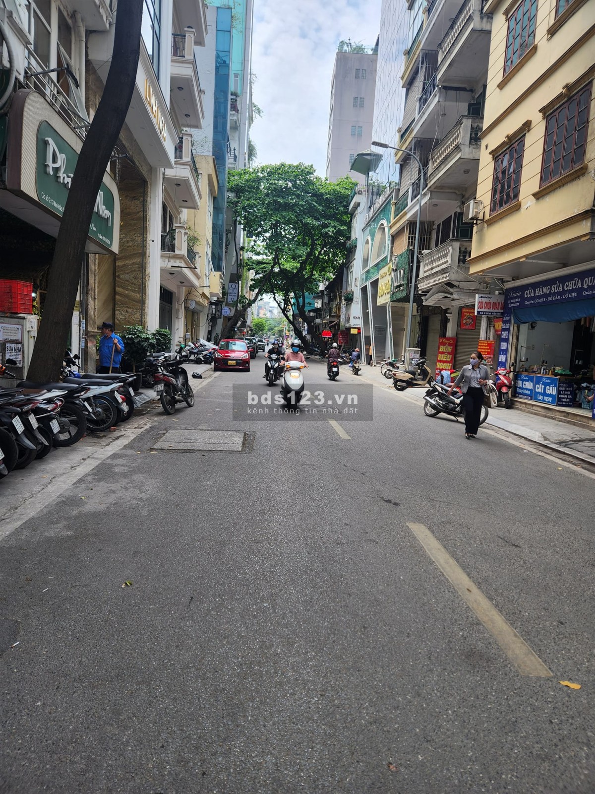 Bán tòa nhà mặt phố Mai Hắc Đế, thang máy 8 tầng x 94m2, 69.7 tỷ