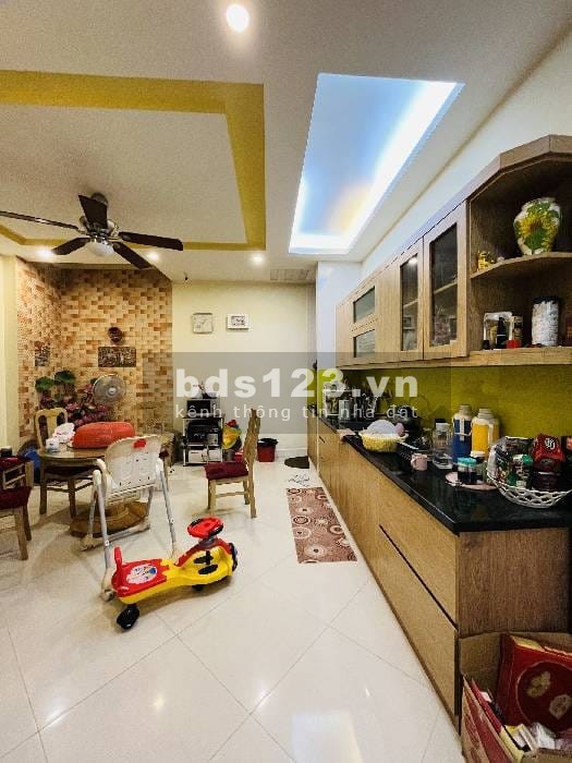 Bán nhà trung tâm Ba đình, diện tích 37M2*6T, giá 4.9 tỷ