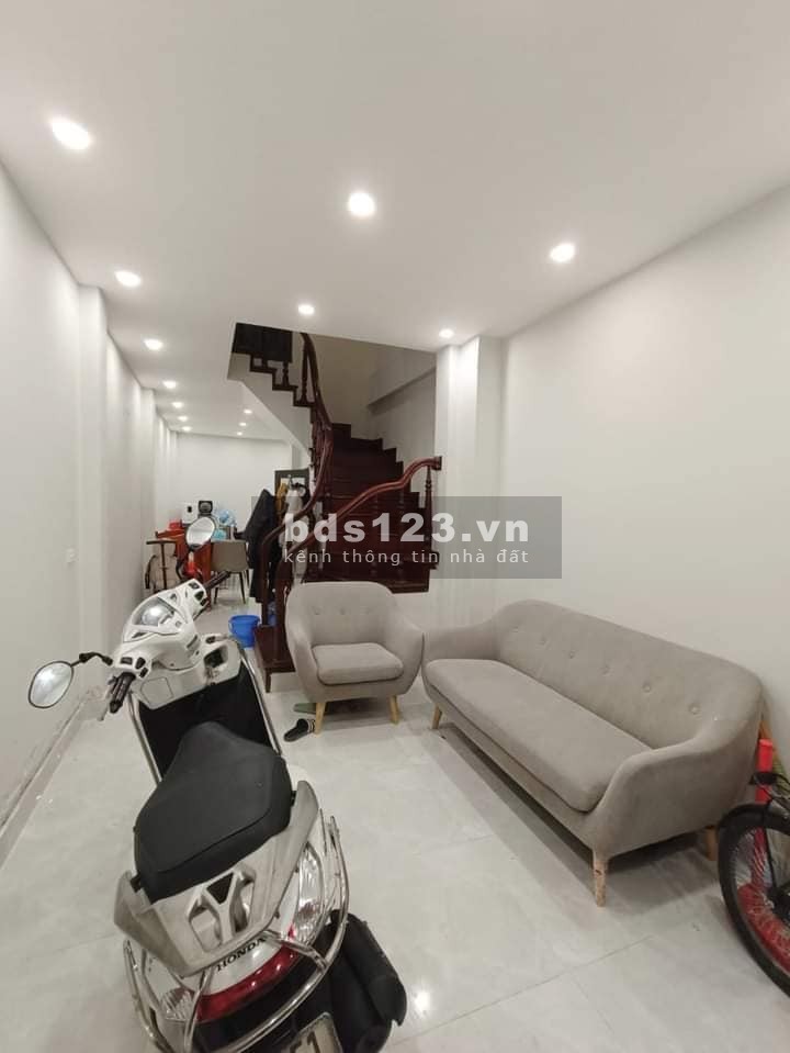Bán nhà ngõ ô tô Thịnh Quang, Đống Đa 36m, 4 tầng, mặt tiền 3.2m, giá 5.5 tỷ.