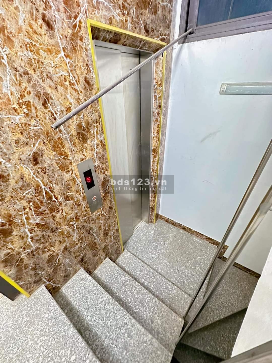 Bán nhà mặt tiền 10.85 tỷ nhà mặt phố Âu Cơ, 6 tầng, tháng máy