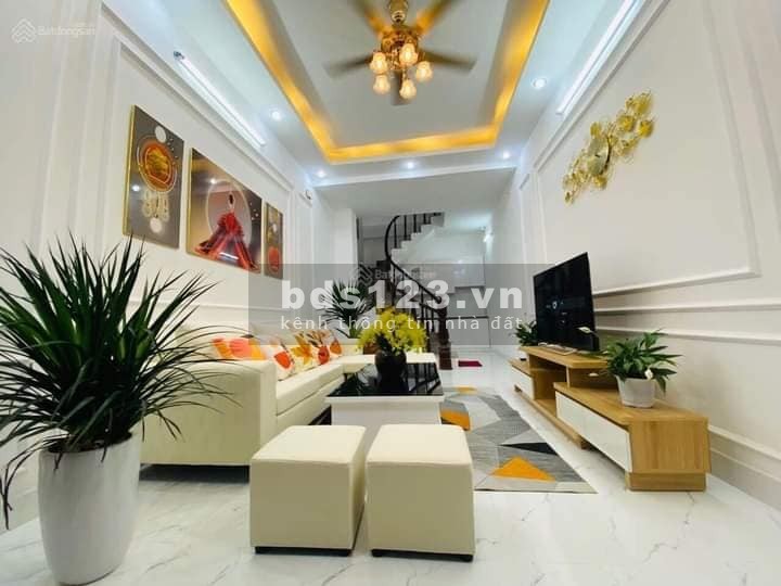 Bán nhà đẹp ở ngay Tân Mai, Hoàng Mai 32m, 5 tầng, mt 3.4 m, giá 3.35 tỷ.