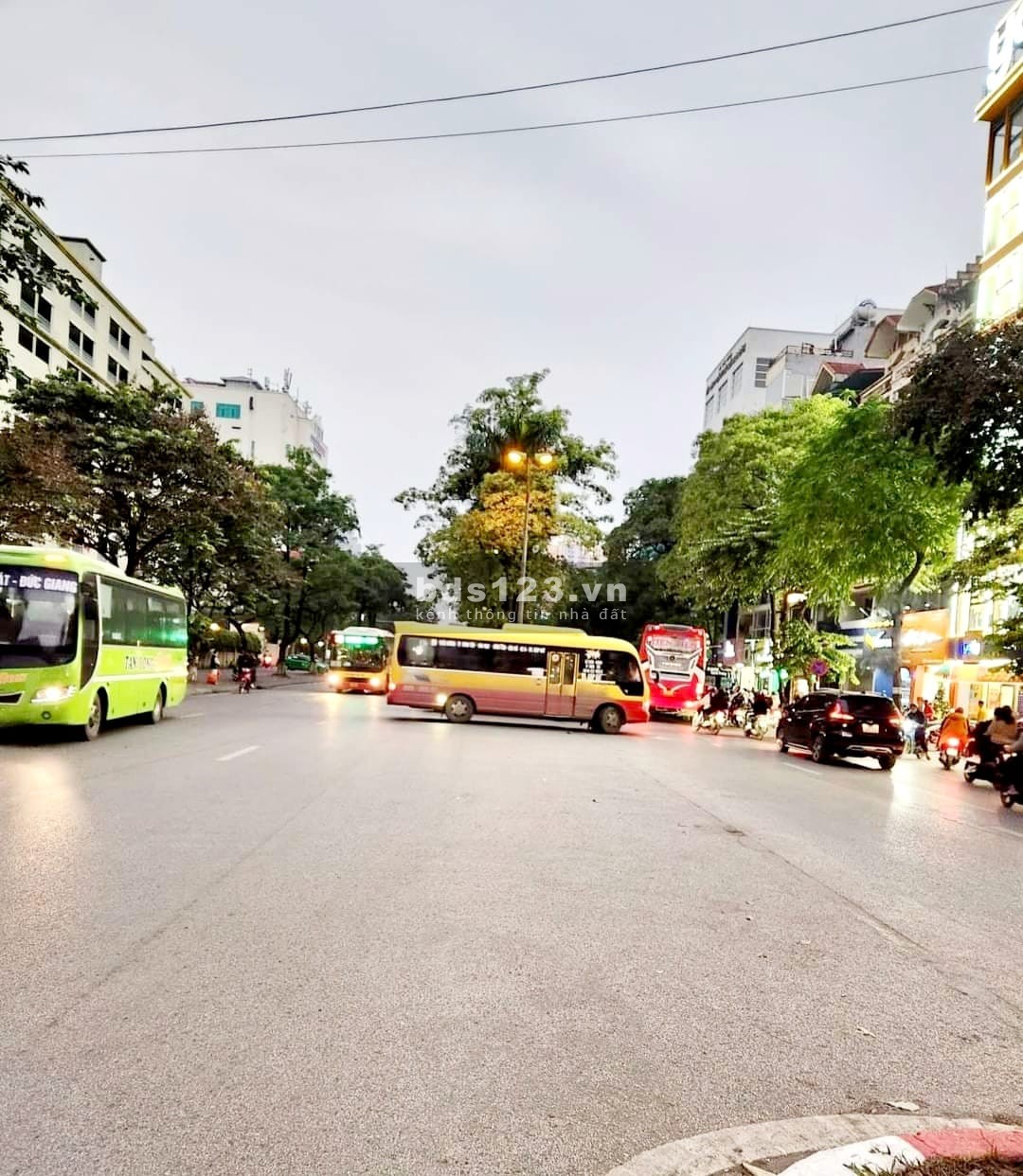 Bán nhà Kim Đồng Hoàng Mai. Mặt phố, kinh doanh, Ô tô tránh, Dt 98m2 x3T, mặt tiền 5,2m, giá 17,7 tỷ