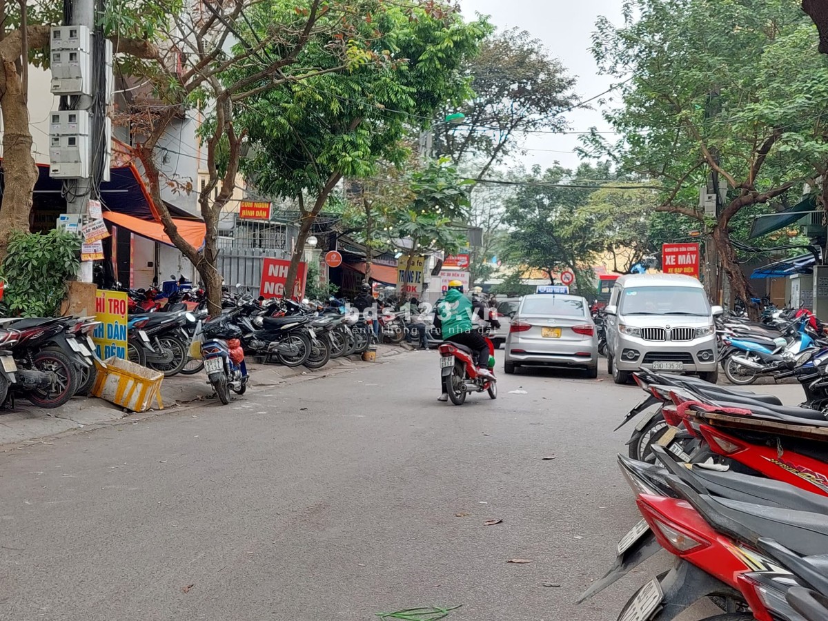 Bán nhà Kim Đồng Hoàng Mai. Mặt phố, kinh doanh, Ô tô tránh, Dt 98m2 x3T, mặt tiền 5,2m, giá 17,7 tỷ
