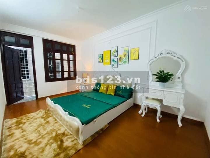 Bán nhà đẹp ở ngay Tân Mai, Hoàng Mai 32m, 5 tầng, mt 3.4 m, giá 3.35 tỷ.