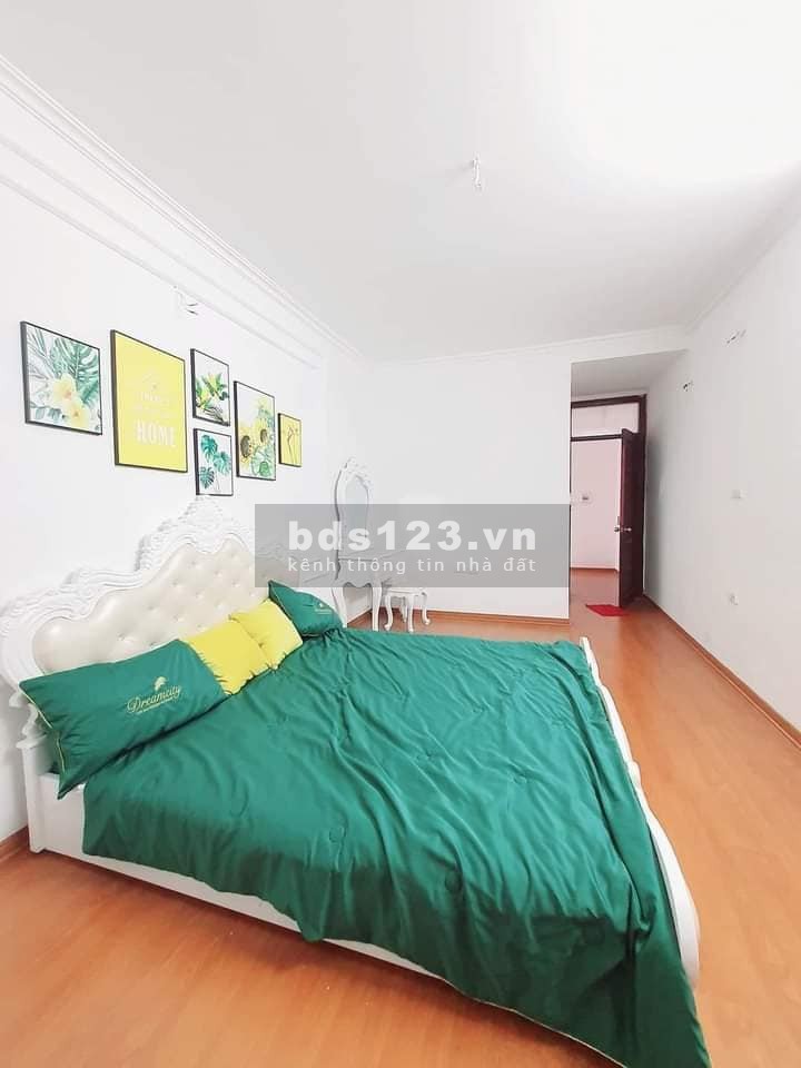 Bán nhà đẹp ở ngay Tân Mai, Hoàng Mai 32m, 5 tầng, mt 3.4 m, giá 3.35 tỷ.