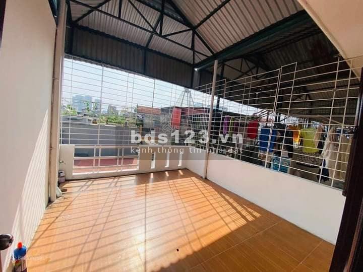 Bán nhà đẹp ở ngay Tân Mai, Hoàng Mai 32m, 5 tầng, mt 3.4 m, giá 3.35 tỷ.