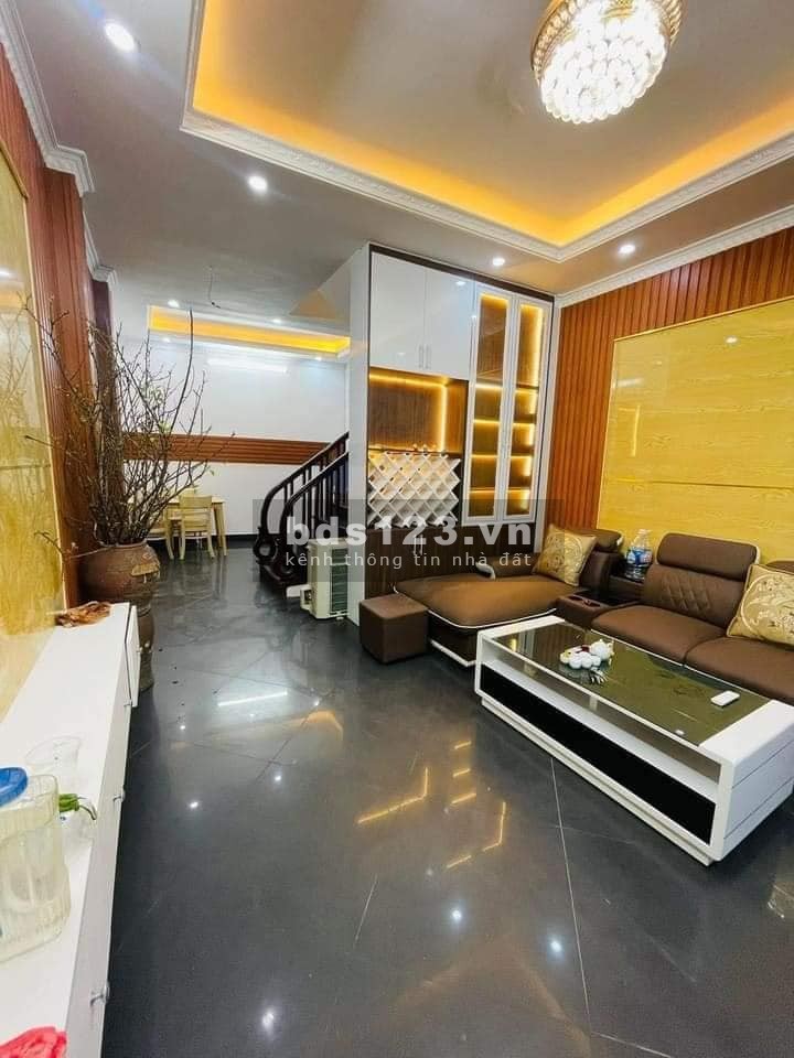 Bán nhà đẹp gần đường ô tô Lĩnh Nam, Hoàng Mai 34m, 5 tầng, mt 4m, giá 3.9 tỷ