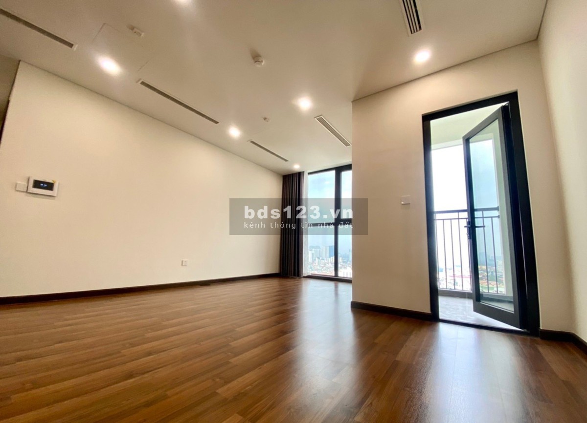 Cho thuê chung cư cao cấp S 83.5m2 Mipec Rubik360 tầng trung, hướng Nam, nội thất CĐT