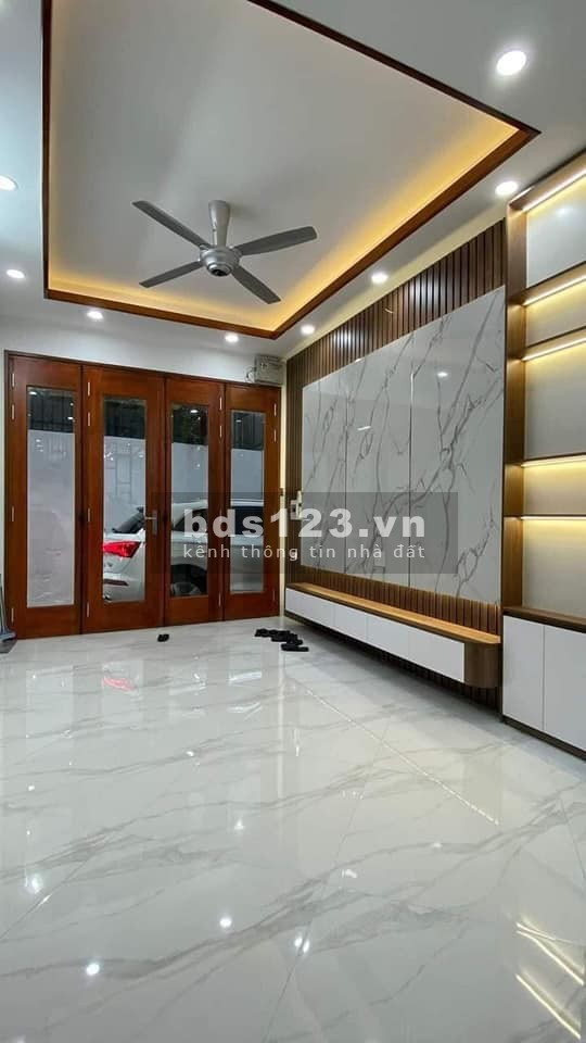 Bán nhà đẹp ô tô đỗ cửa Hoàng Mai 45m, 5 tầng, mt 3.6m, giá 5.95 tỷ.