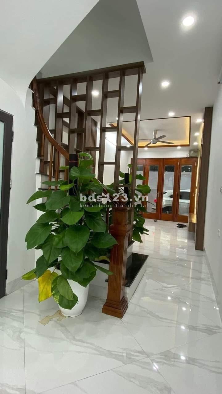 Bán nhà đẹp ô tô đỗ cửa Hoàng Mai 45m, 5 tầng, mt 3.6m, giá 5.95 tỷ.