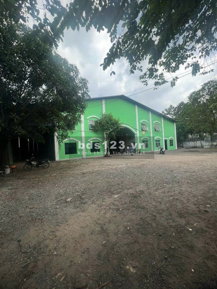 Cần cho thuê 1600m2 nhà xưởng gần Mỹ Phước Tân Vạn Thuận An diện tích đất 2500m