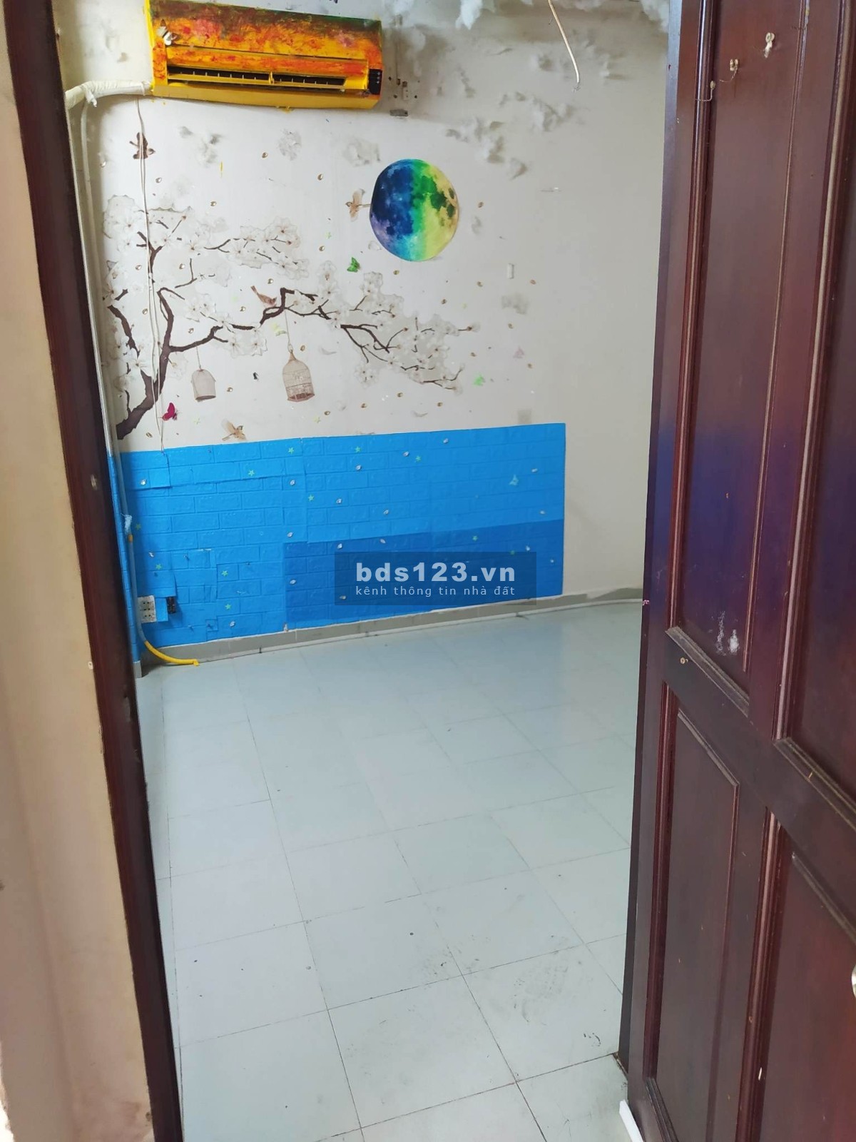 Cho thuê phòng trọ 1 tầng trên sân thượng, nằm ngay mặt tiền đường Hoàng Sa.