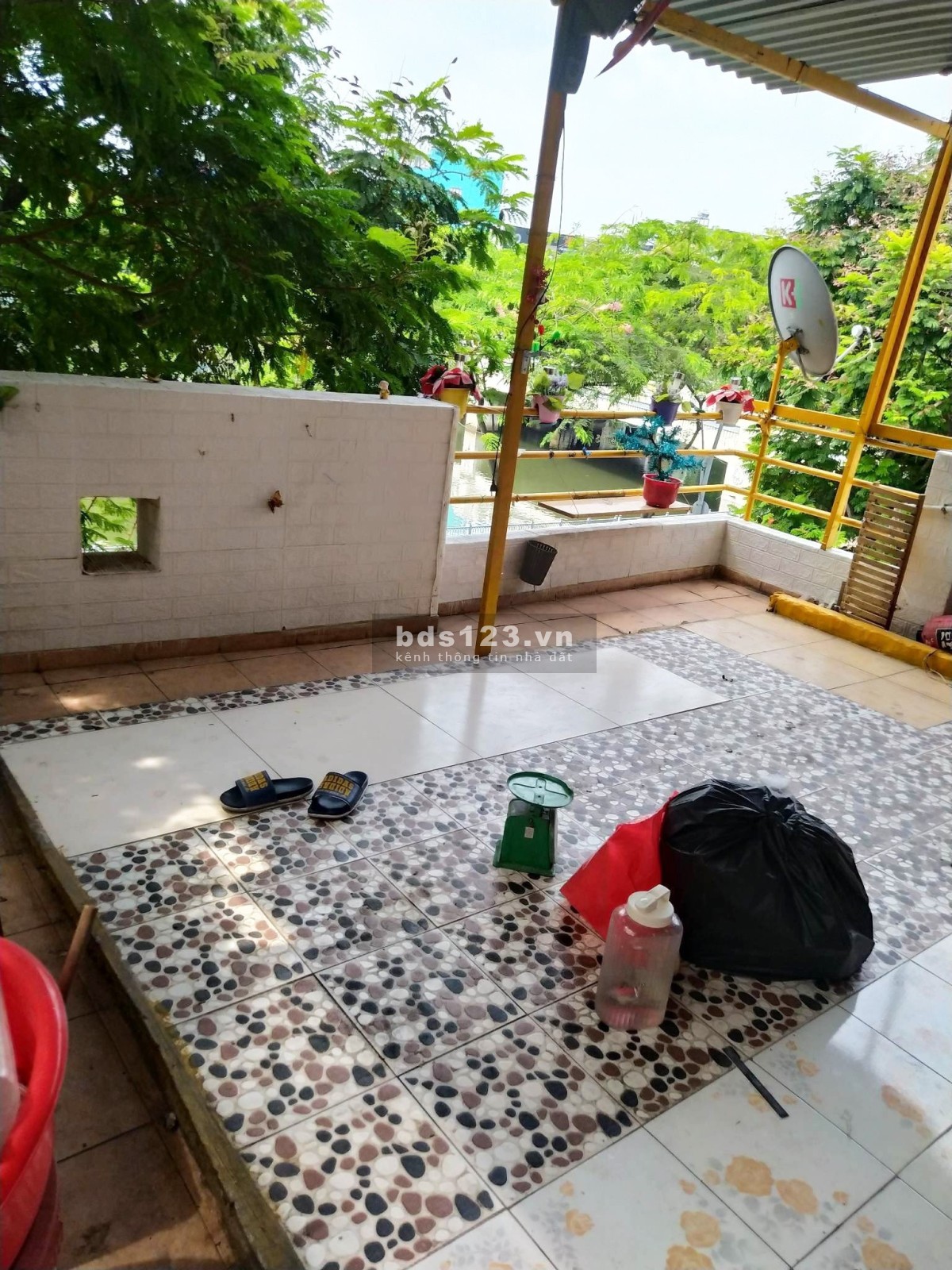 Cho thuê phòng trọ 1 tầng trên sân thượng, nằm ngay mặt tiền đường Hoàng Sa.