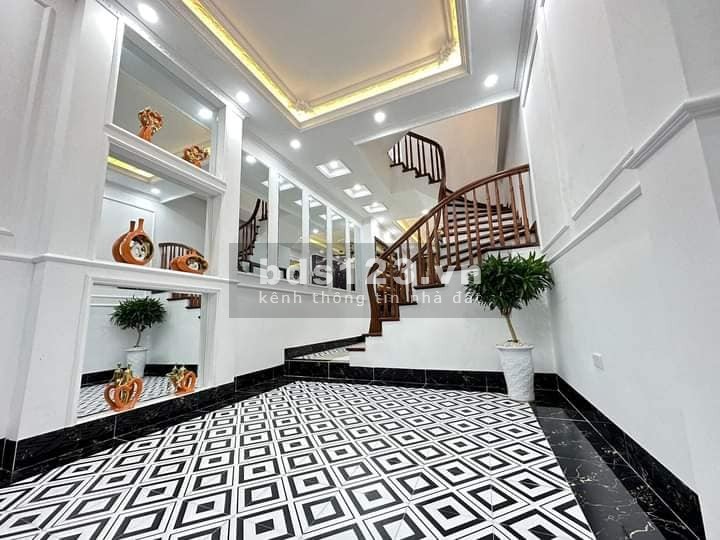 Bán nhà đẹp Thịnh Quang, Đống Đa 44m2, 4 tầng, mặt tiền 3.4m, giá 6.3 tỷ.