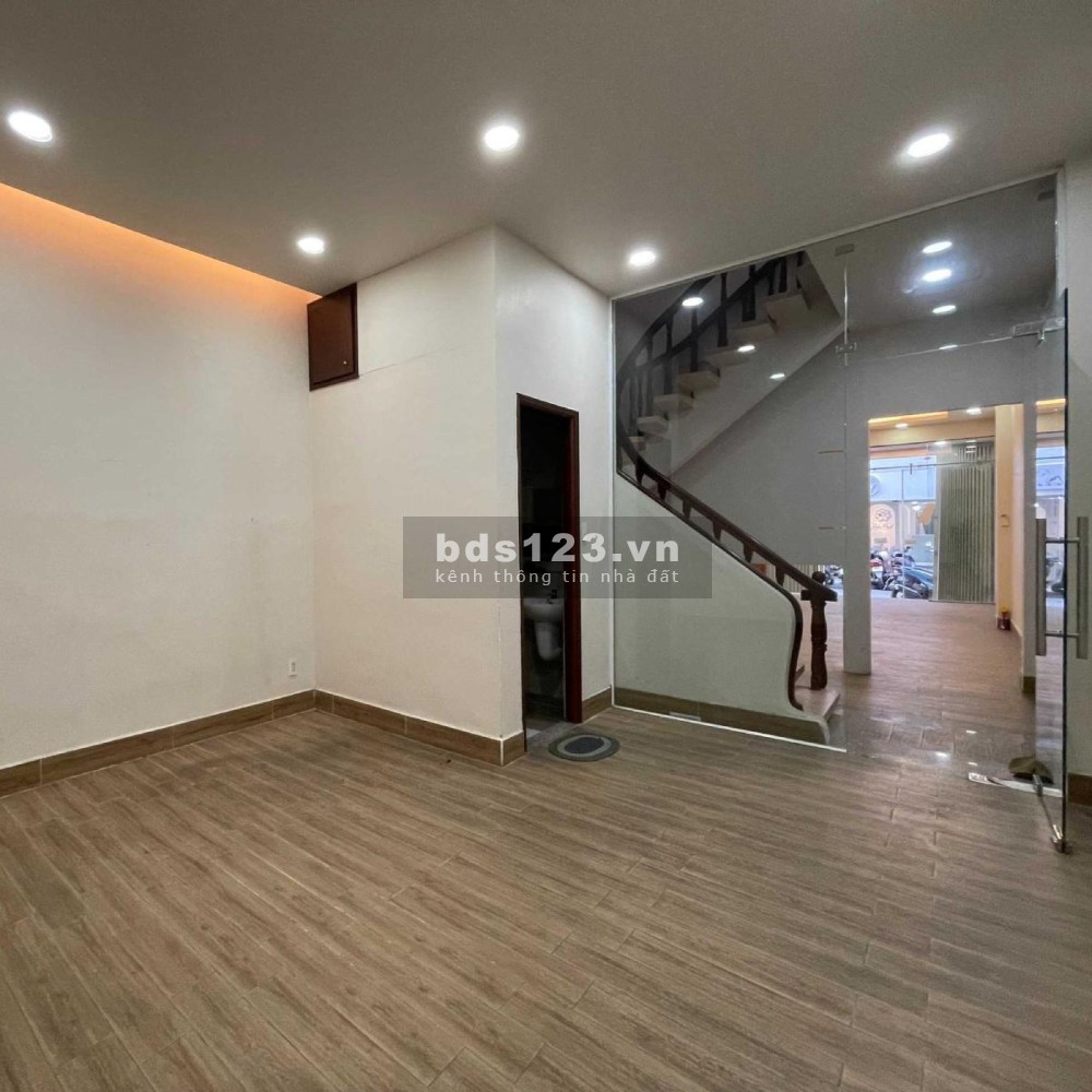 Cho thuê nhà mt kinh doanh 435 Bà Hạt, p.4, q 10 - dt 60m2 - giá 25tr/ tháng