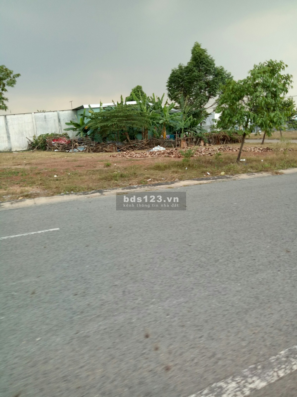 Bán gấp lô đất 200m2 giá 750 triệu và nhà trọ để thoát lãi ngân hàng