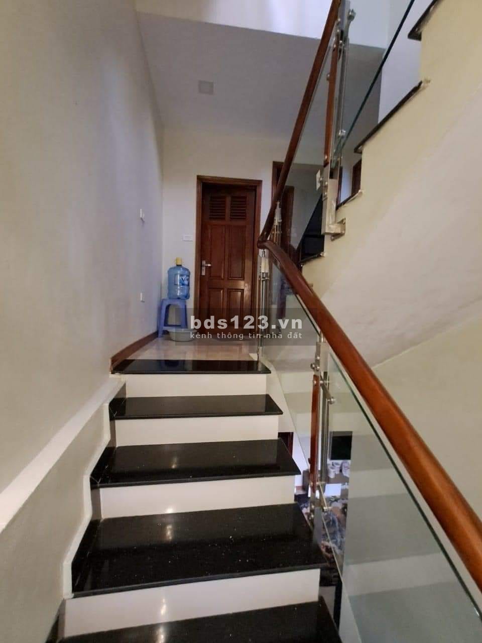 Bán nhà Xuân La, Tây Hồ, Hà Nội, 7.65 Tỷ. Nhà 5 tầng, dt 50m2 mt 5.2m nhà đẹp lô góc.