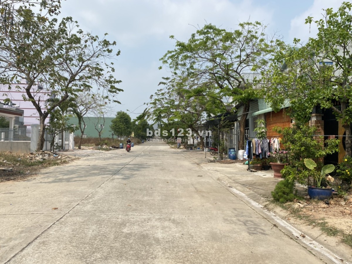 Bán gấp lô đất 200m2 giá 750 triệu và nhà trọ để thoát lãi ngân hàng