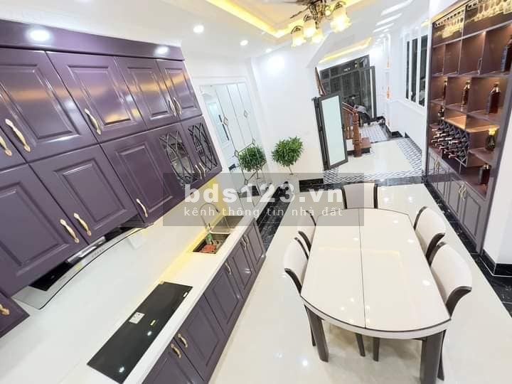 Bán nhà đẹp Thịnh Quang, Đống Đa 44m2, 4 tầng, mặt tiền 3.4m, giá 6.3 tỷ.