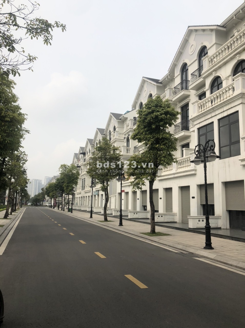 Cần bán nhanh căn shophouse 70m2, đối diện công viên vườn hoa dự án Vinhomes Ocean Park, Gia Lâm