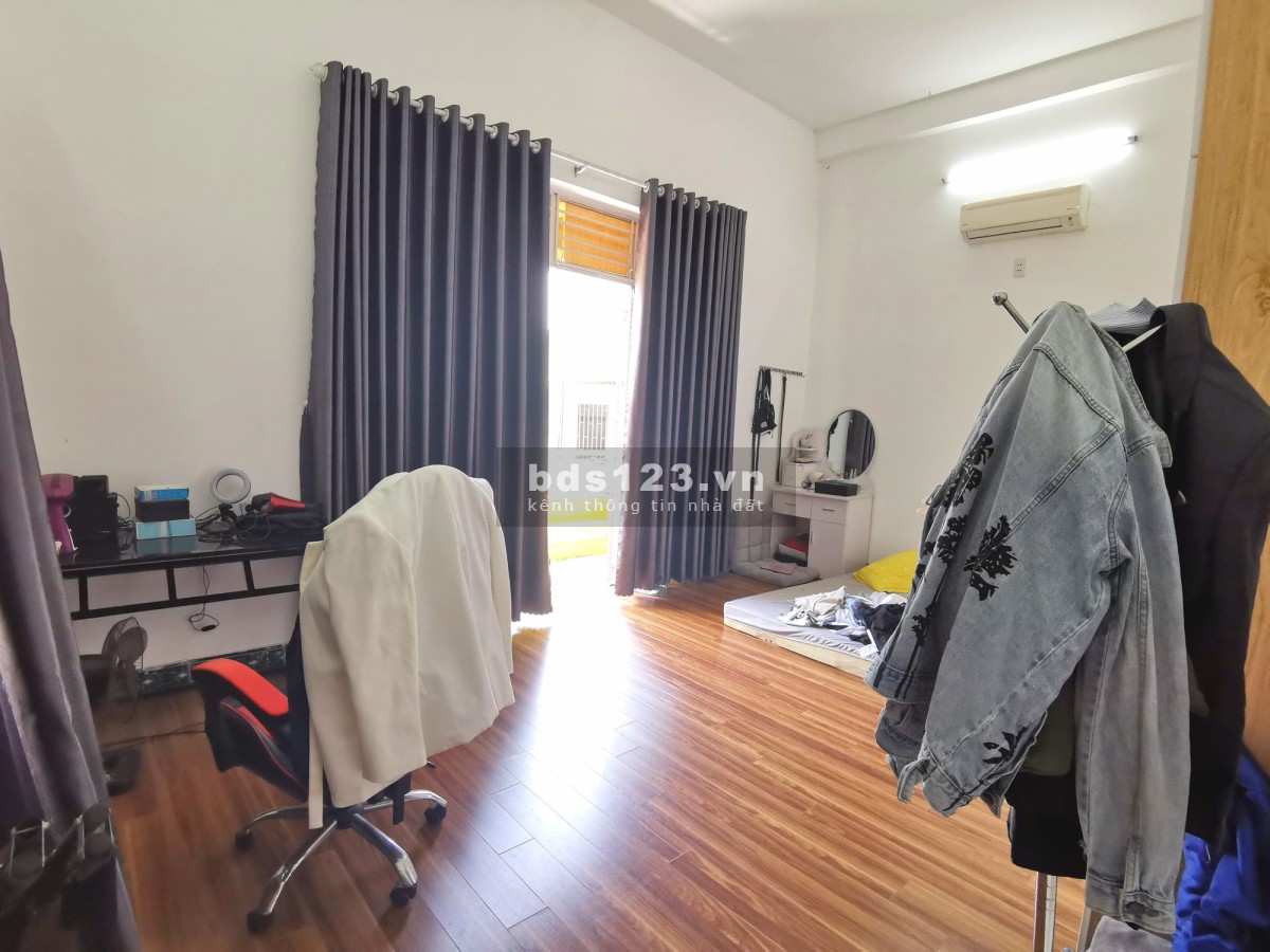 Chính chủ cần bán nhanh căn nhà lô góc Nguyễn Văn Linh rẻ nhất thị trường.