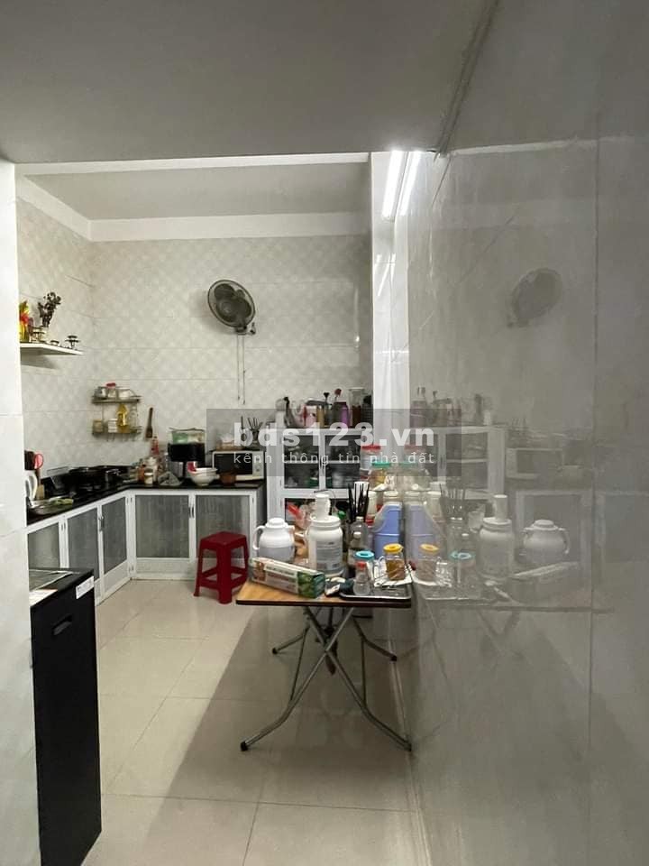Bán nhà Hoàng Diệu _ vị trí trung tâm _ đầy đủ tiện nghi.