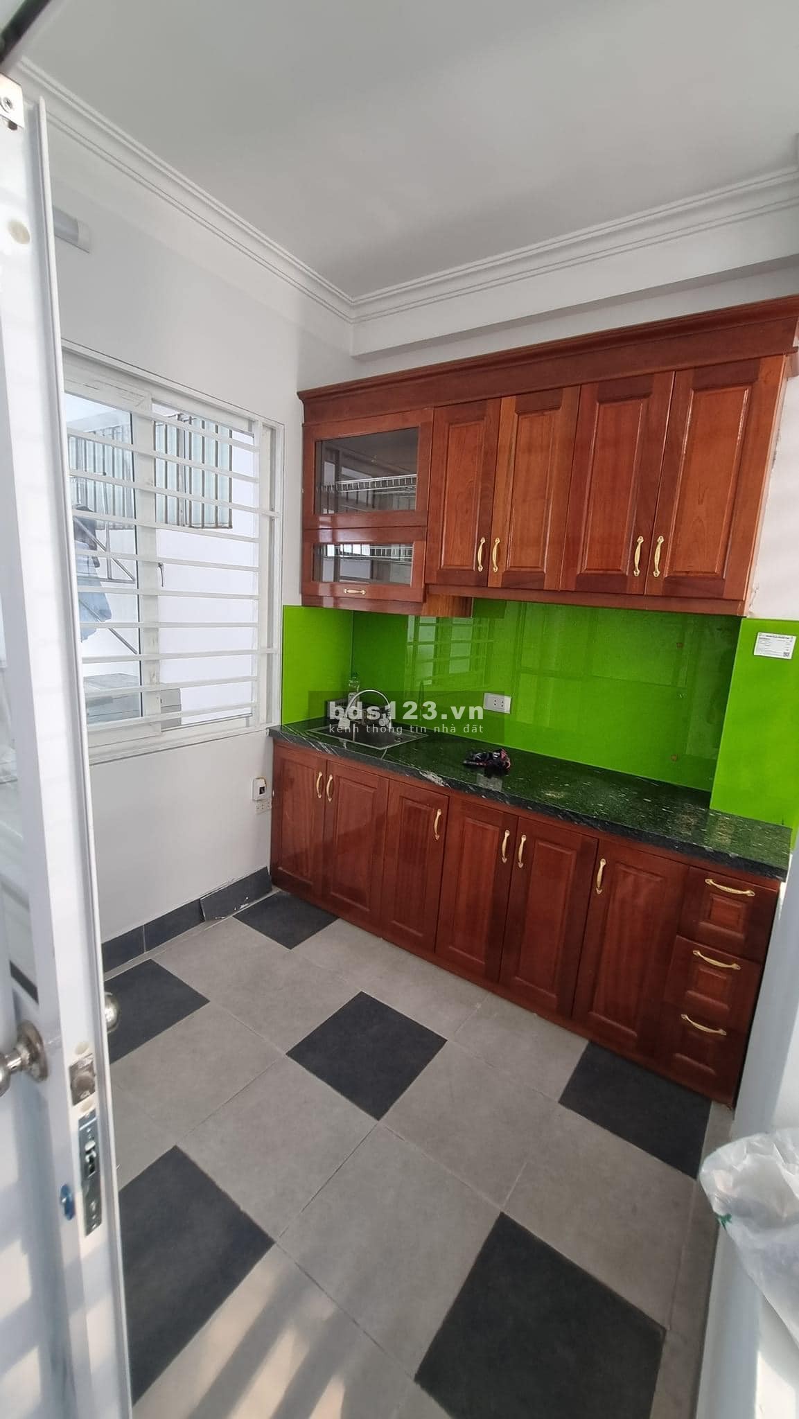 Bán nhà Lạc Long Quân. Tây Hồ. Hà Nội. 7.85 Tỷ. 5 Tầng . DT 52m2. MT 3.5m.