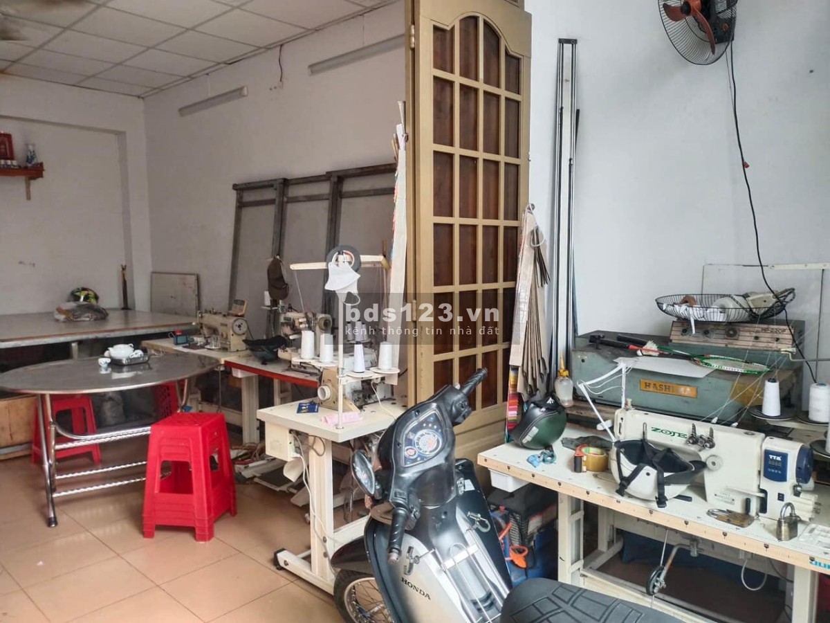Bán nhà Lạc Long Quân Tân Bình. Xe tải 1 tấn 2 quay đầu