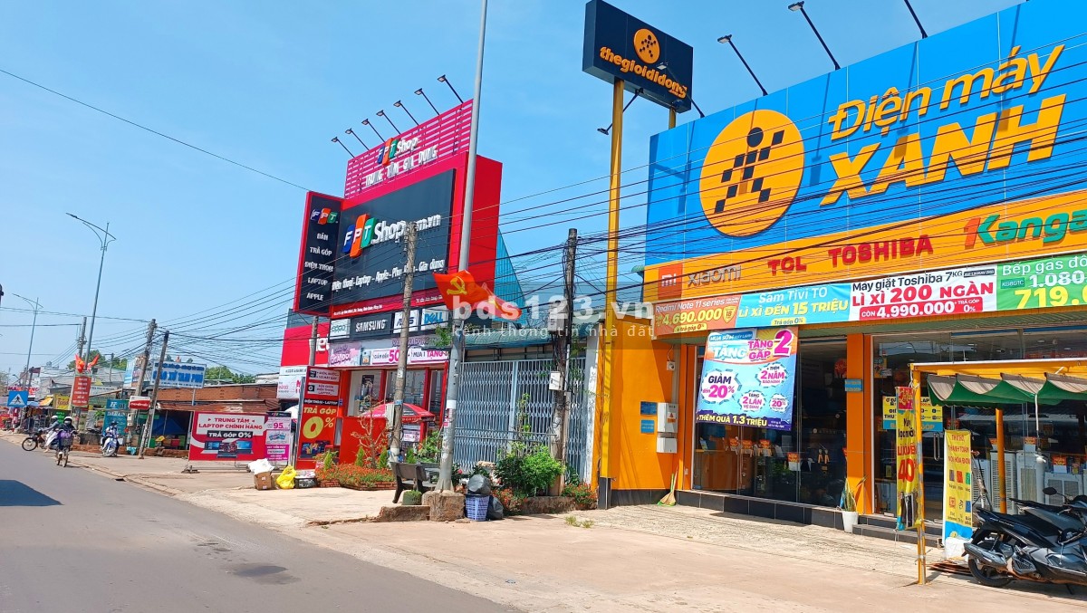 Gia đình tôi bán gấp 578m2 đất cách TPHCM 30ph. Sát chợ, tiện buôn bán, xây trọ. Thổ cư 100% SHR