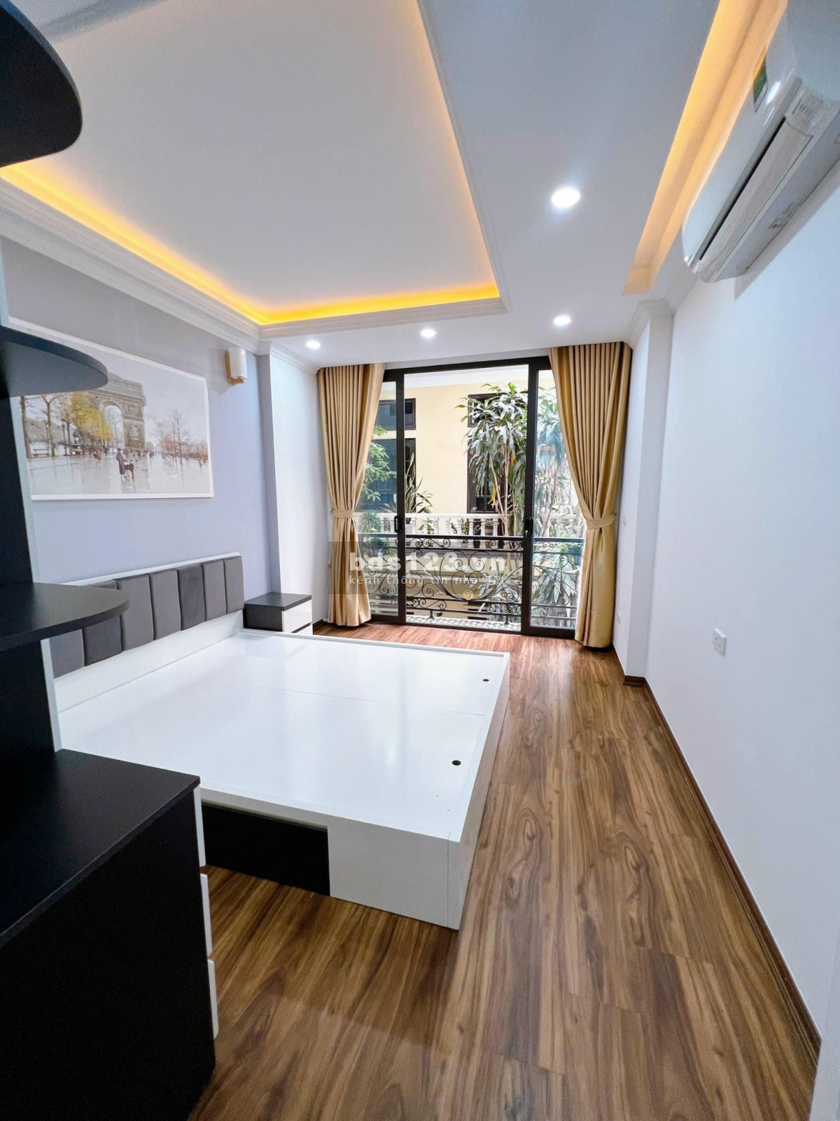 Bán nhà phân lô - Cán bộ - Ô tô tránh - Vỉa hè - Lô góc, nở hậu - Tặng full nội thất