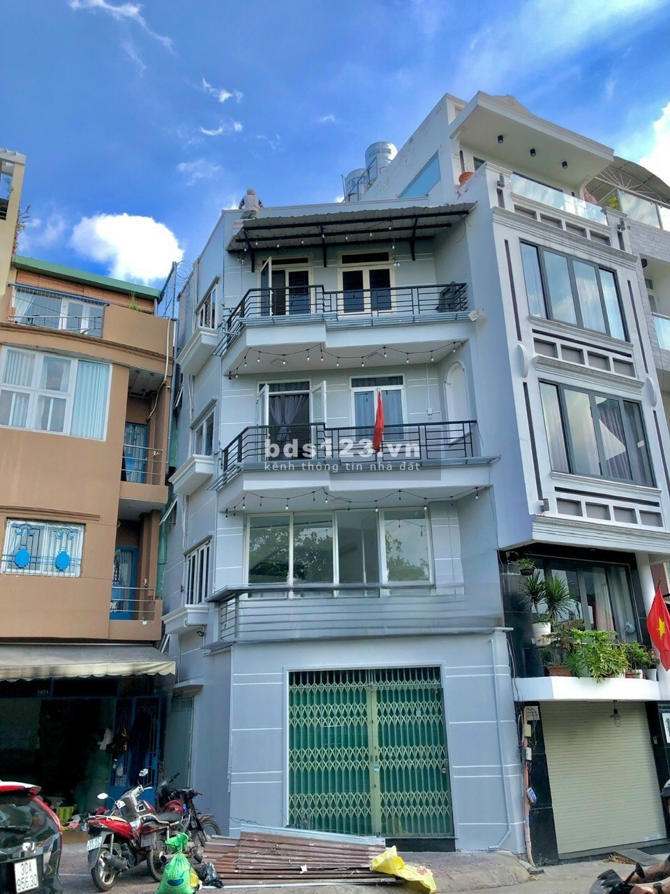 Cho thuê nhà nguyên căn - 2 MT - 25m x 4 tầng (Đ. Hoàng Sa, Q1, HCM)