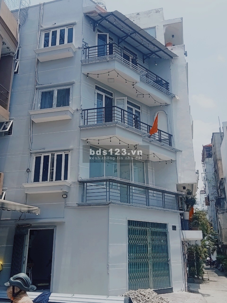 Cho thuê nhà nguyên căn - 2 MT - 25m x 4 tầng (Đ. Hoàng Sa, Q1, HCM)