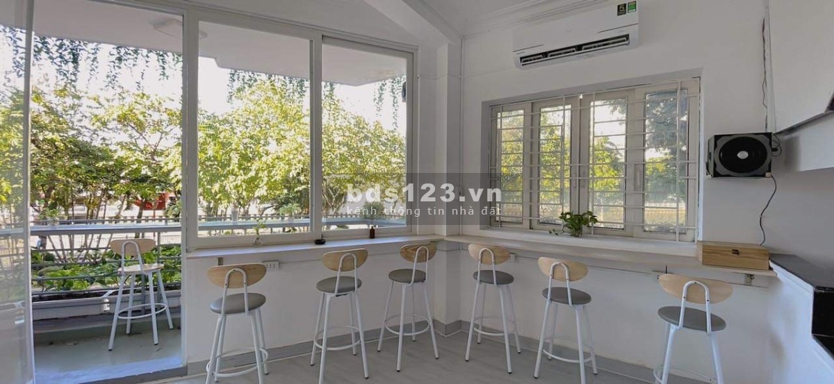 Cho thuê nhà nguyên căn - 2 MT - 25m x 4 tầng (Đ. Hoàng Sa, Q1, HCM)