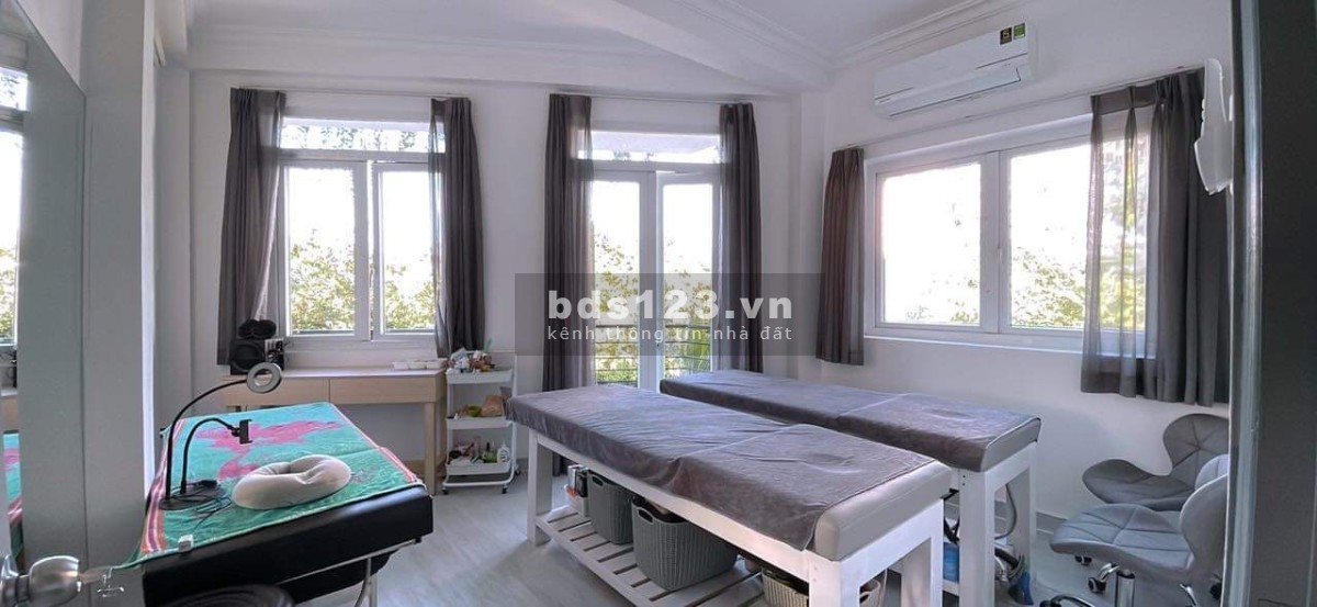 Cho thuê nhà nguyên căn - 2 MT - 25m x 4 tầng (Đ. Hoàng Sa, Q1, HCM)