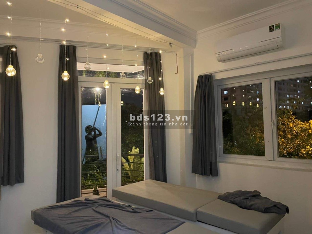 Cho thuê nhà nguyên căn - 2 MT - 25m x 4 tầng (Đ. Hoàng Sa, Q1, HCM)