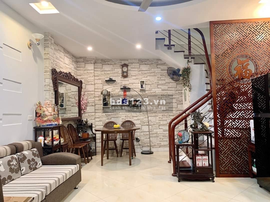 Bán nhà Đội Cấn Ba Đình 33m2*5t, khu phân lô, sổ nở hậu, tặng nội thất, giá 4.6 tỷ.