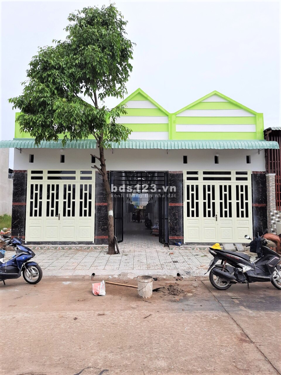 Tôi chủ sang gấp 2 dãy trọ và 300m2 đất ngay kcn Việt Sing 1,9tỷ tiện kdoanh, shr, dân đông
