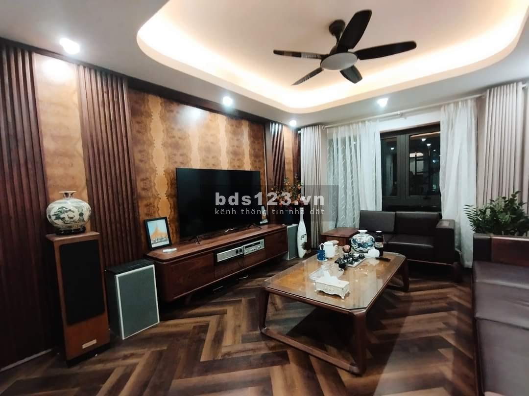 Bán nhà Lạc Long Quân, Tây Hồ, Hà Nội giá 7.9 Tỷ, 6 Tầng dt 43m2 mt 4.1m. View Hồ Tây