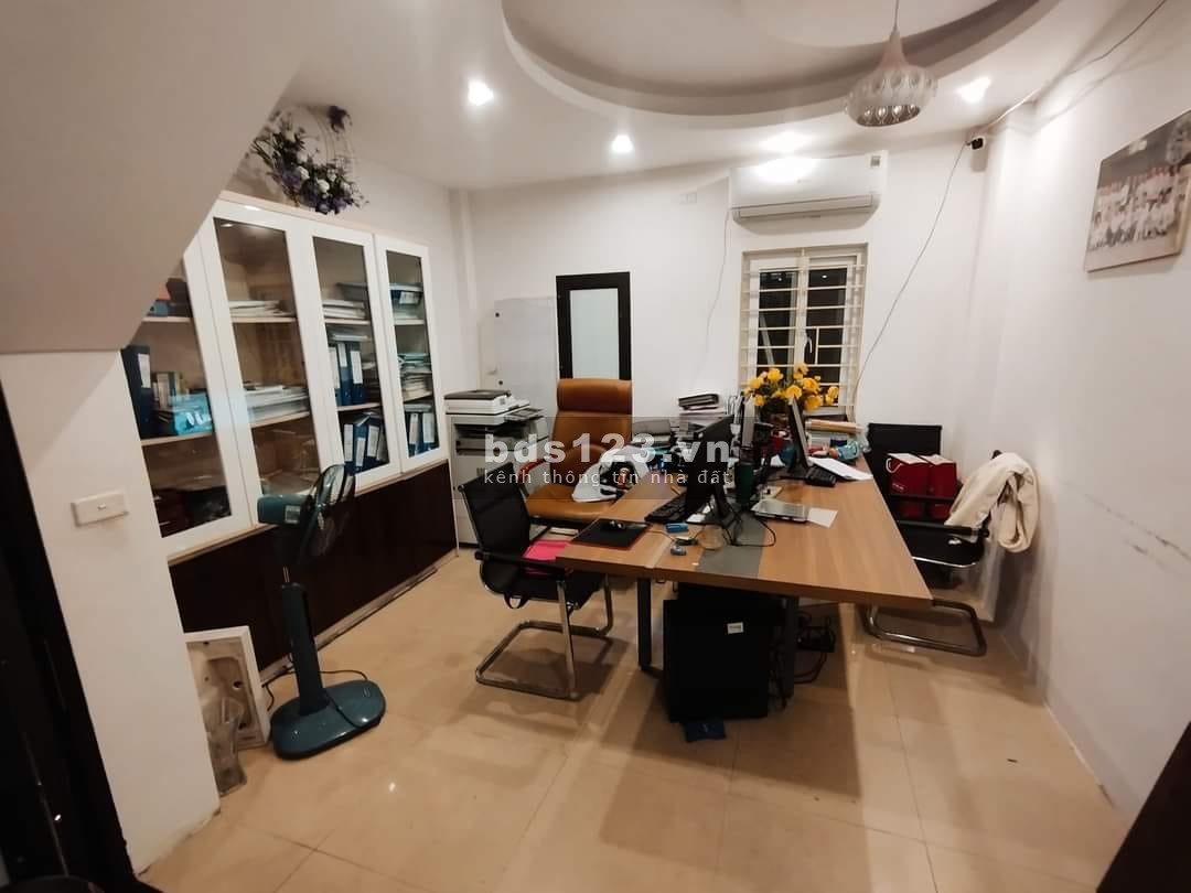 Bán nhà Lạc Long Quân, Tây Hồ, Hà Nội giá 7.9 Tỷ, 6 Tầng dt 43m2 mt 4.1m. View Hồ Tây