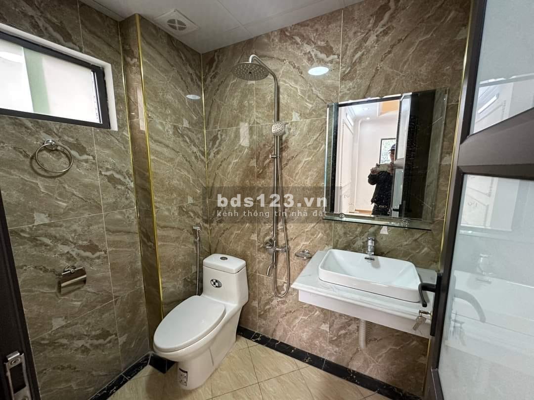 Bán nhà 5Tx30m2,Nguyễn Khoái Hoàng Mai, ô tô đỗ cổng,3 mặt thoáng, giá 3.15 tỷ