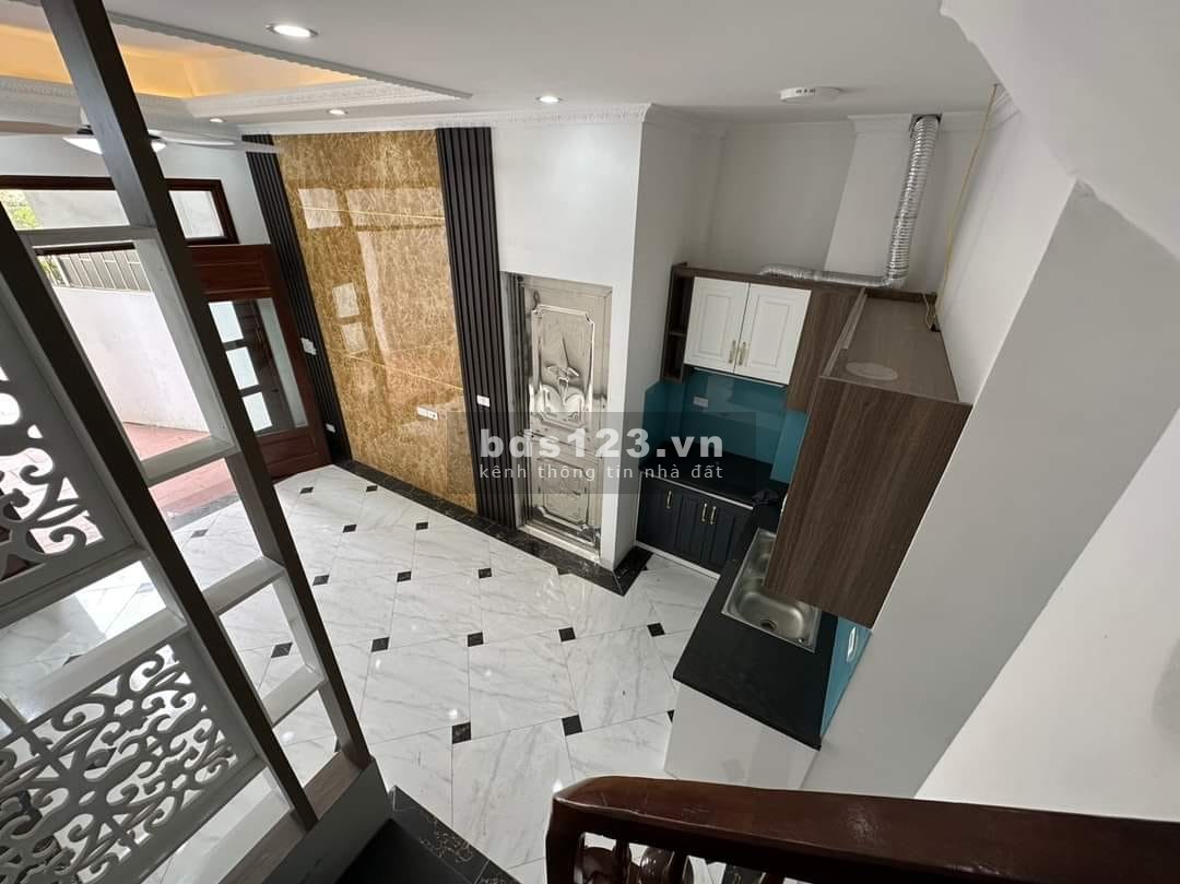 Bán nhà 5Tx30m2,Nguyễn Khoái Hoàng Mai, ô tô đỗ cổng,3 mặt thoáng, giá 3.15 tỷ