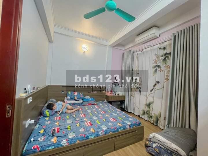 Bán nhà Đường Hoàng Mai 35m, 4 tầng, mặt tiền 4.5m, giá 4,6 tỷ.