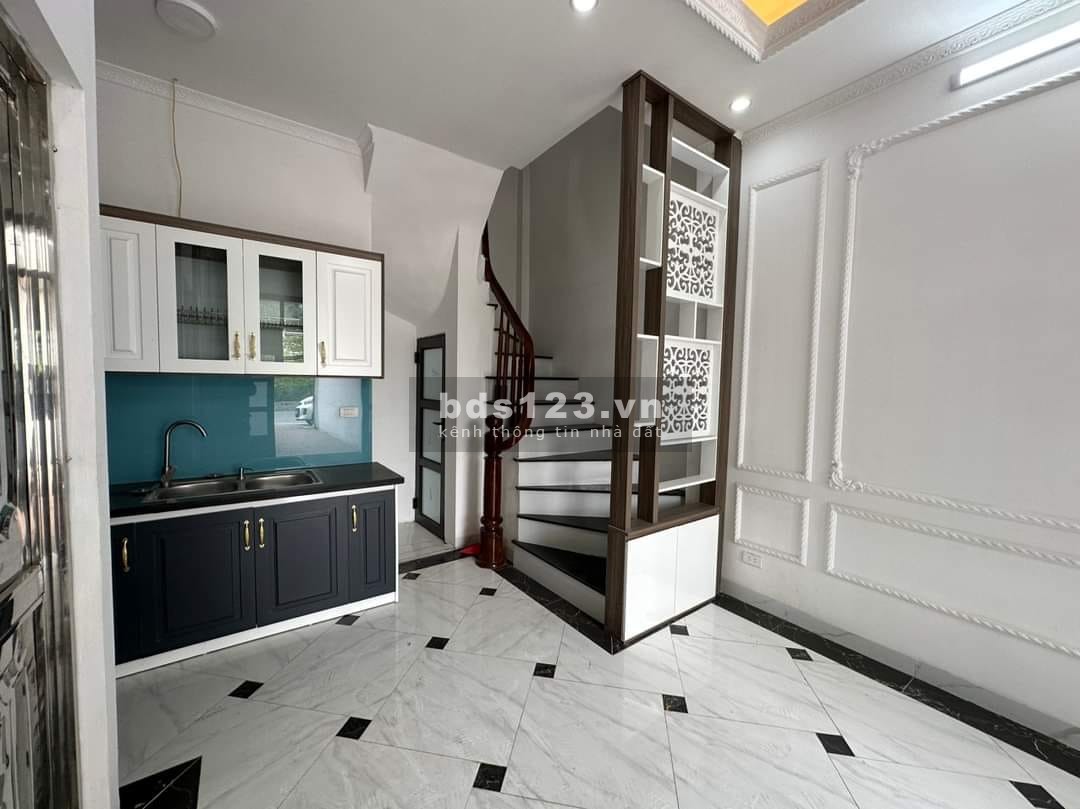 Bán nhà 5Tx30m2,Nguyễn Khoái Hoàng Mai, ô tô đỗ cổng,3 mặt thoáng, giá 3.15 tỷ