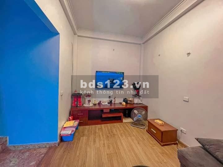 Bán nhà Đường Hoàng Mai 35m, 4 tầng, mặt tiền 4.5m, giá 4,6 tỷ.